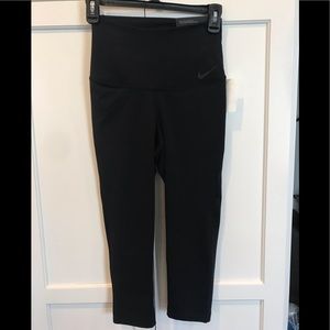 Nike NWT power legendary high-rise training capris